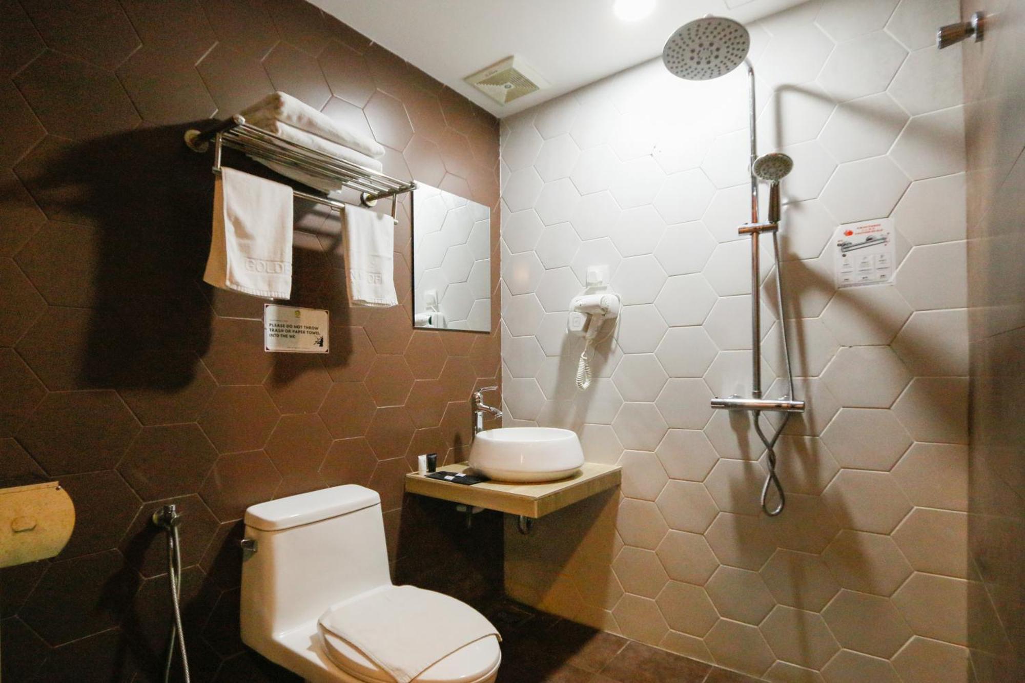 โรงแรมโกลเดน รูฟ เซริ อิสกันดาร์ เซริอิสกันดาร์ ภายนอก รูปภาพ